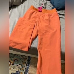 Figs xsp bottoms orange